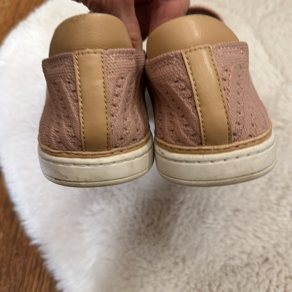 IUgg slip ons - Picture 4 of 6